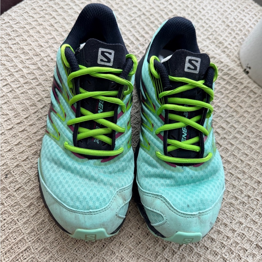 Salomon Women’s Mint Green and Black Trail Running Shoes with Lime Laces - Picture 3 of 6